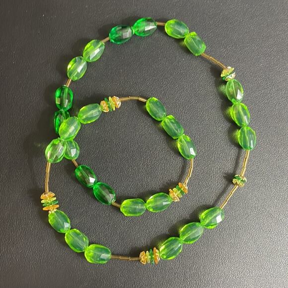 Vintage Acrylic Green &‎ Gold Tone Bead Necklace 30" - Picture 1 of 8
